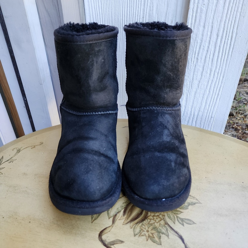 UGG Sz 4 Y2K Black Kids Suede Classic Short Boots Retro Early 2000s Scandinavian